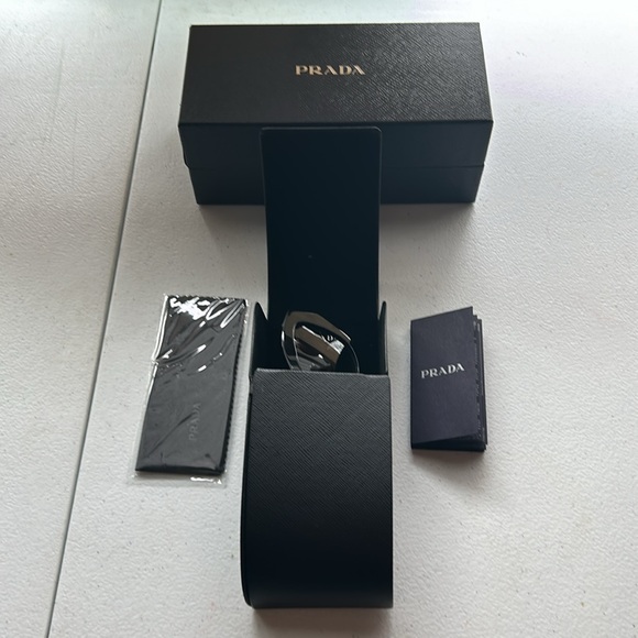 Women’s Black Prada Sunglasses New with box but no Price tag. - Picture 2 of 16